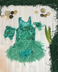 PHENOMENAL Green 💚 Rio 🟩 3 - Pieces ONE PIECE LEO, GLOVES, HAIR FEATHER COSTUME DANCE OR GYM