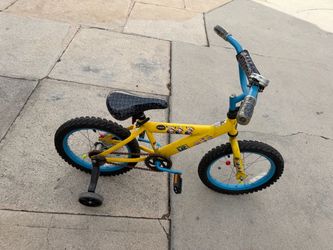 Despicable Me Kids Bike with Training Wheels    16 inches