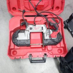 11 Amp Deep Cut Band Saw with Hard Case
by

Milwaukee