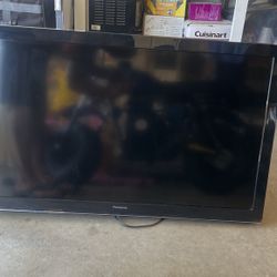42" LCD Panasonic Tv W/ Wall Mount