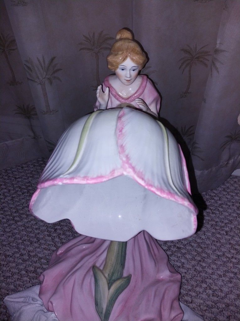 - NOVE OF ITALY ANTIQUE LAMP