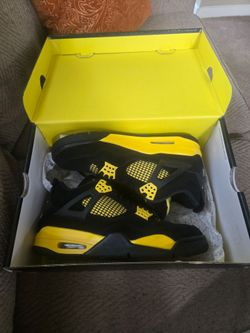 Jordan 4 Thunders