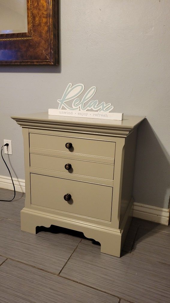 BEAUTIFUL NIGHTSTAND