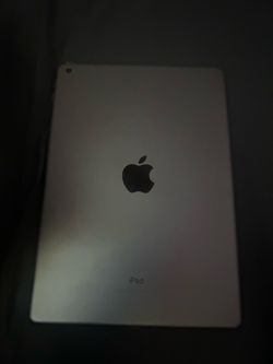 Apple iPad Silver, 5th Gen, 2017, 32 GB.