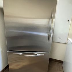 2009 Viking refrigerator