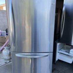 LG Refrigerator 33in Wide Stainless Steel
