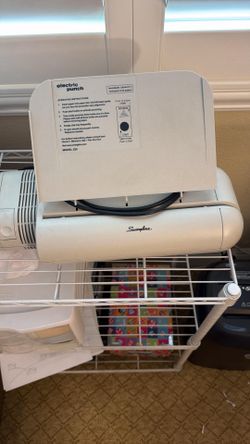 Electric hole puncher