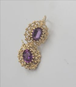 One pair of earrings