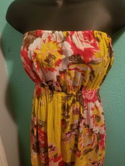 Beautiful Yellow floral maxi dress..size Med/ large...Sheer light material..Great condition!