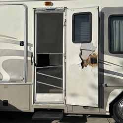 2000 Fleetwood Storm