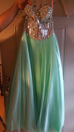 Prom dress $300 corset to adjust to sz 0-6
