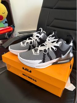 LeBron Witness VII NIKE