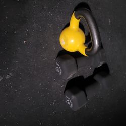 dumbellsWeights n kettlebell