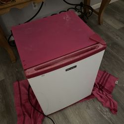 Mini Fridge 