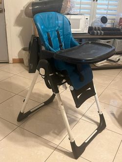 Toddler High Chair with detachable white top