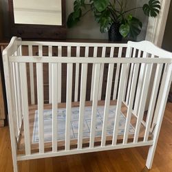 Folding portable mini white wood crib 