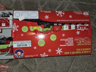 Battery Operated Lionel Train With Controls/ Tracks