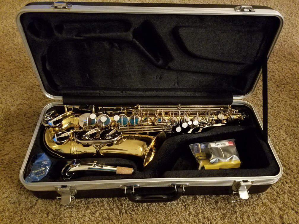 Jupiter student alto saxophone - like new