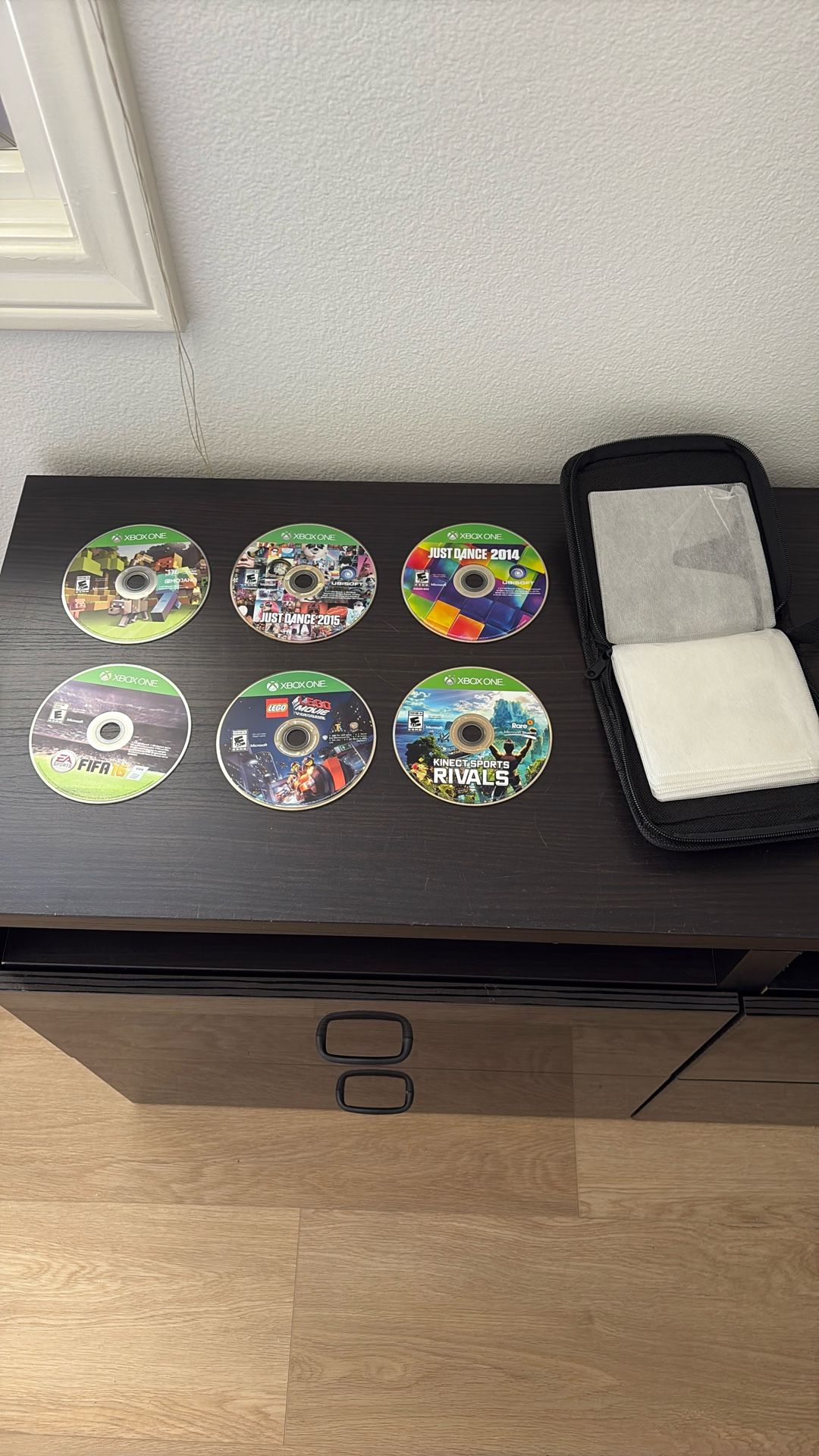Xbox One Games - 6 Discs