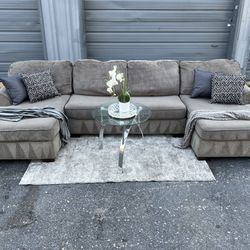 Sectional/couch,sofa, 60x136x60, Grey, Pickup In Tampa, Delivery Available 