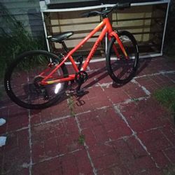 Women's Cannondale Bike 