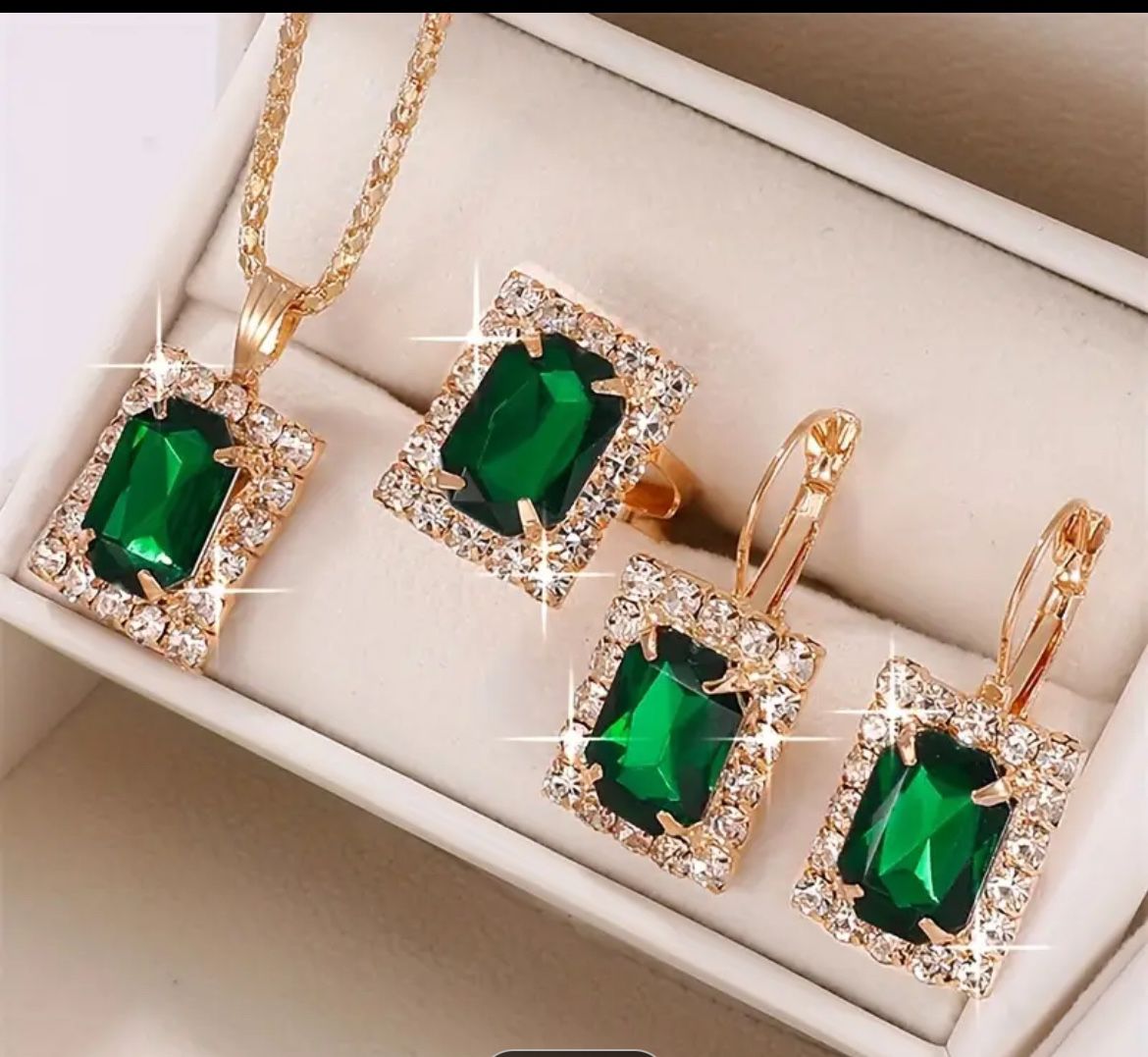 Women’s Four Piece Matching Jewelry Set