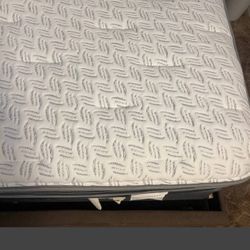 Like New King Size Mattress 