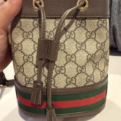 Like New gucci bucket bag authentic