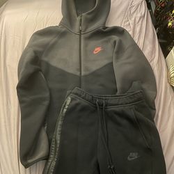 Nike Tech Suit Infrared