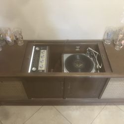Vintage RCA Victrola Record Player