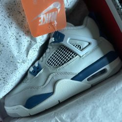 Jordan 4 Industrial Blue- Size 6Y (GS)