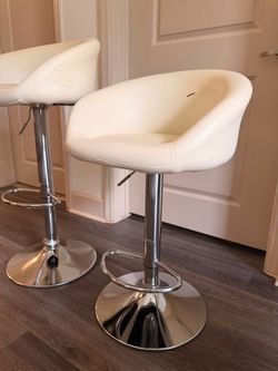 Set of 2 Adjustable White Bar Stools – Good Condition