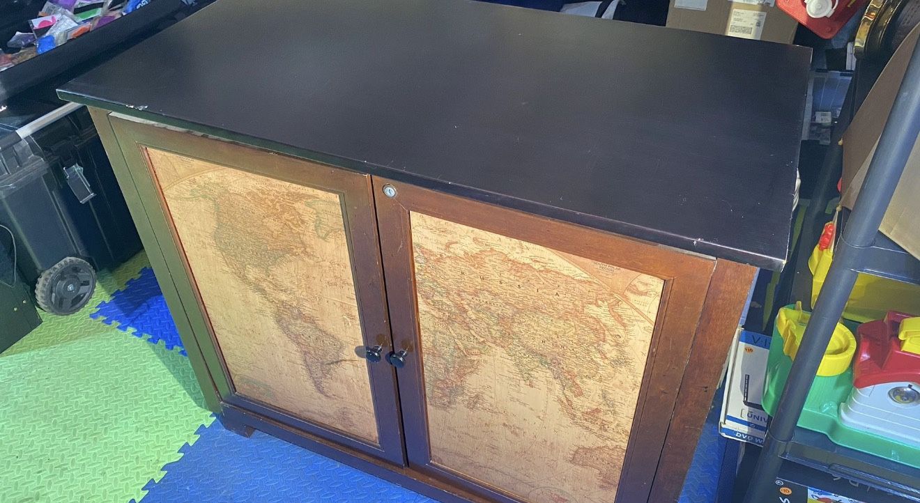 Office/Storage/Organizer Old Map This was in a hotel,