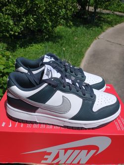 New Women's Nike Dunk Low wmn size 7.5