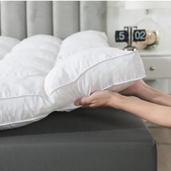 Brand New 3 Inch Memory Foam Mattress Topper King Size for Pressure Relief, Fluffy & Soft Shredded Memory Foam Filled Pillow Top, 4 Anchor Elastic Ban