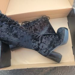 Thigh High Womans Sz 7 Black Boots