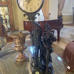 Statue Clock