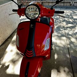 2024 Vespa GTS 300 Low Mileage