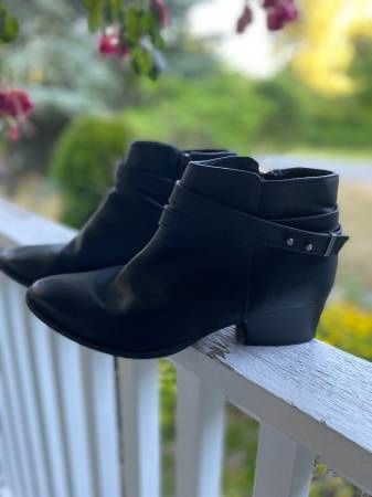 Lauren Conrad Womens Size 9 Black Booties 