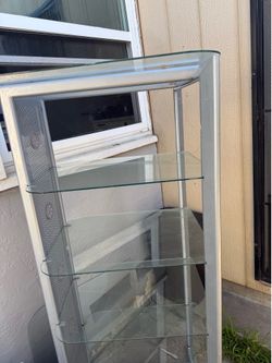 Free!  Nice 4 tiers metal / glass shelves