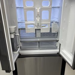 Large Capacity Refrigerator with Water and Dual Ice Makers🧊