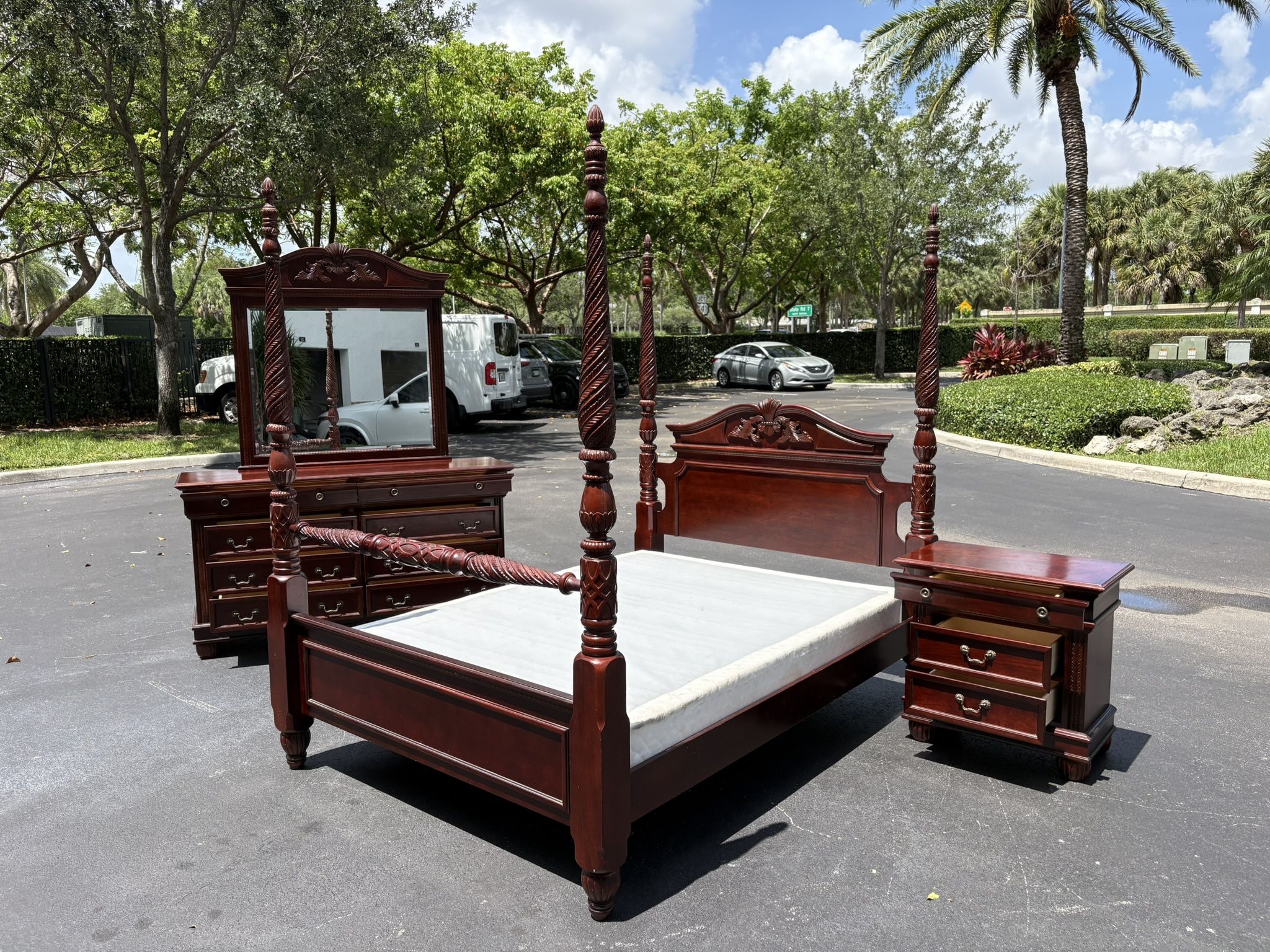Beautiful Bedroom Set Queen Size Real Wood Dark Cherry In Great Condition