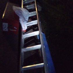 Stanley 20'   Ladder . 200lbs Capacity 