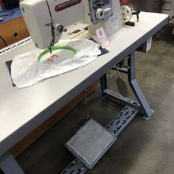 LE2-B961 Embroidery Sewing Machine 