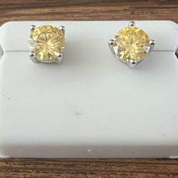 5 Different Sets Of Moissanite Earrings