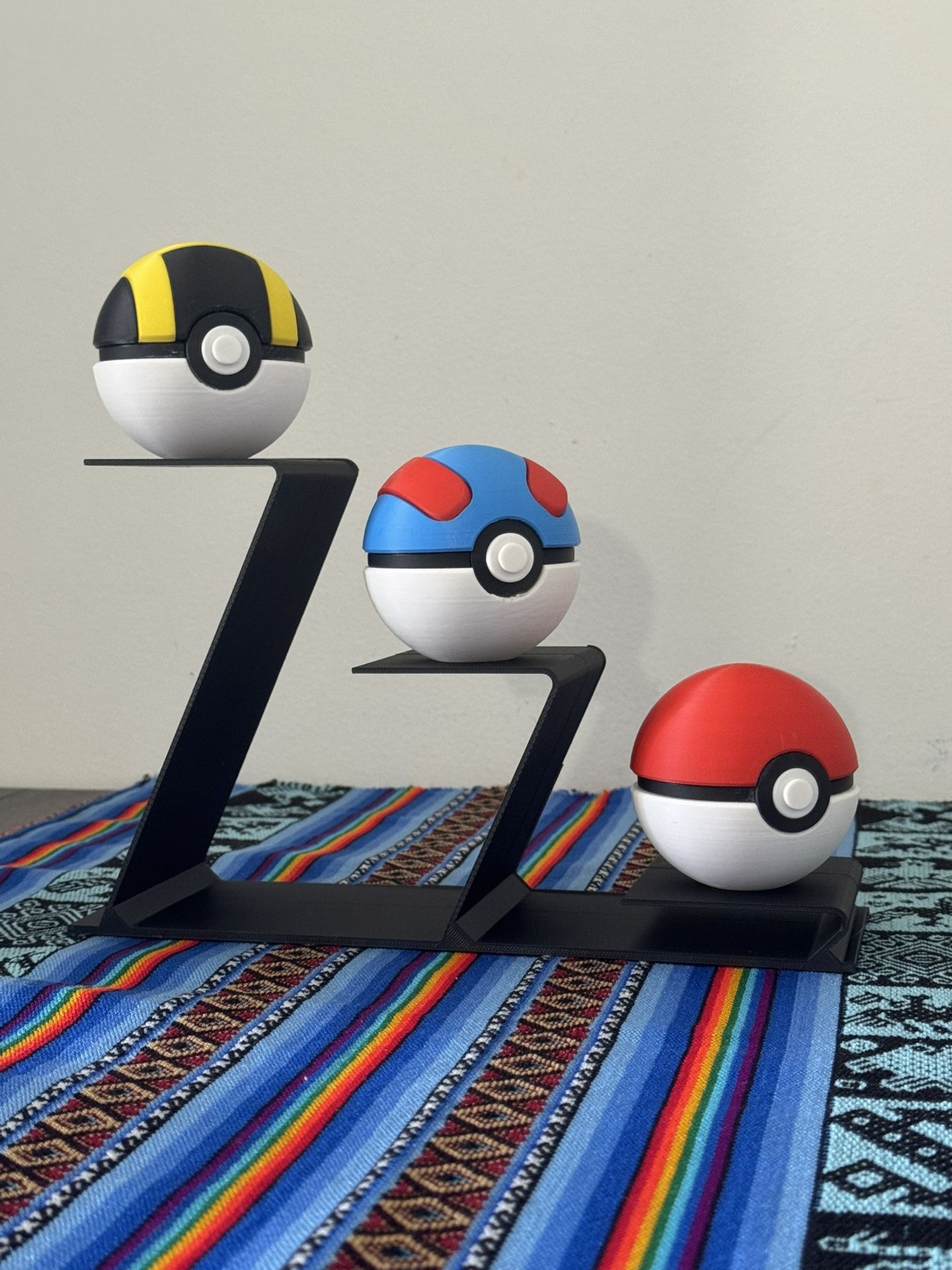 Pokeballs With Display Stand 