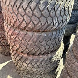 33X10.50R15 Tires Con 80% De Vida Las 4 De La Marca Máxis 