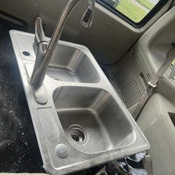 Kitchen Sink With Faucet 