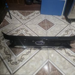 Ford Eggs Parte De La Tapa De Atrás Biene Con Cámara Y Todo Completa 2023