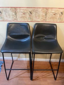 Set of 2 black leather bar stools